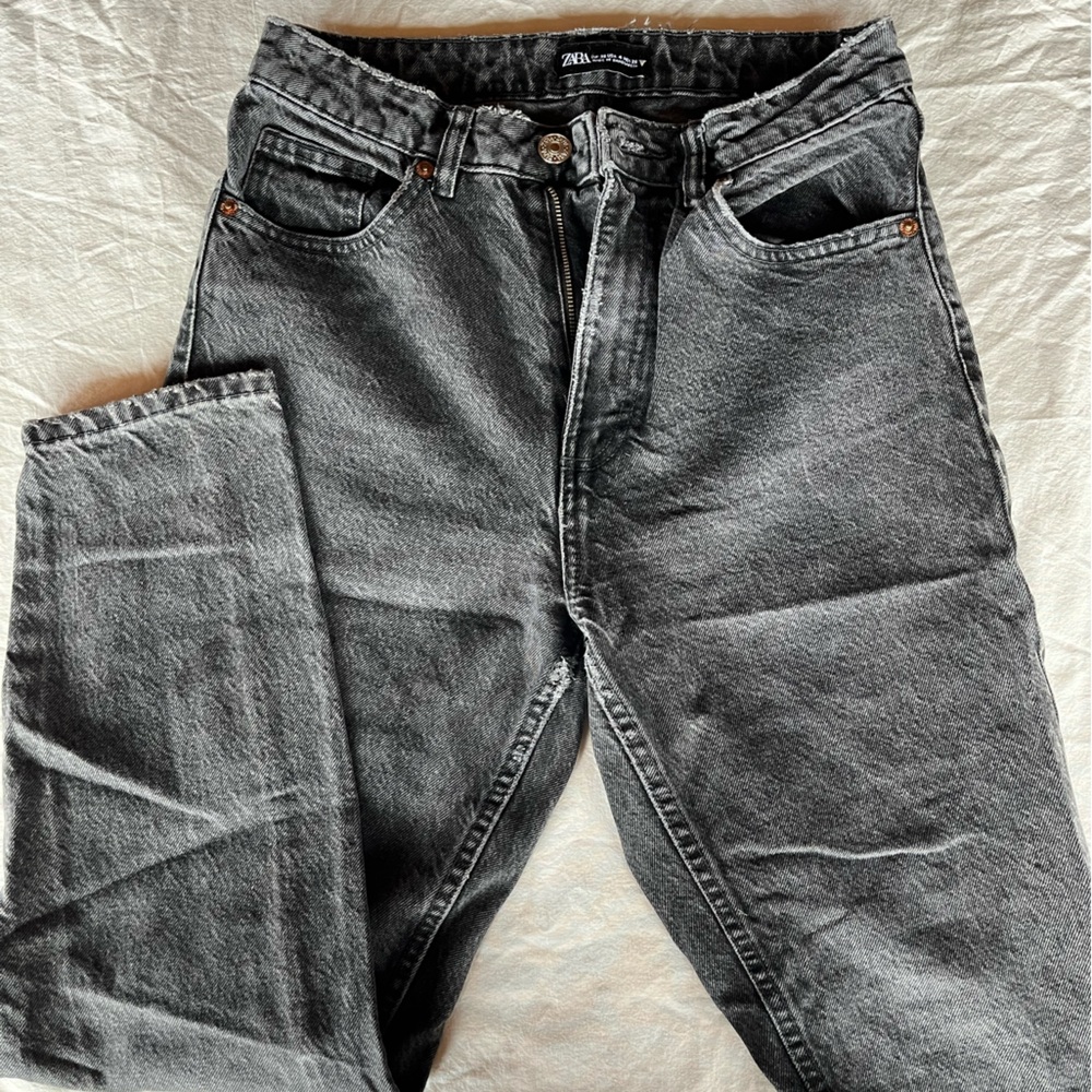 Zara Gray Relaxed Jeans with Distressed Look